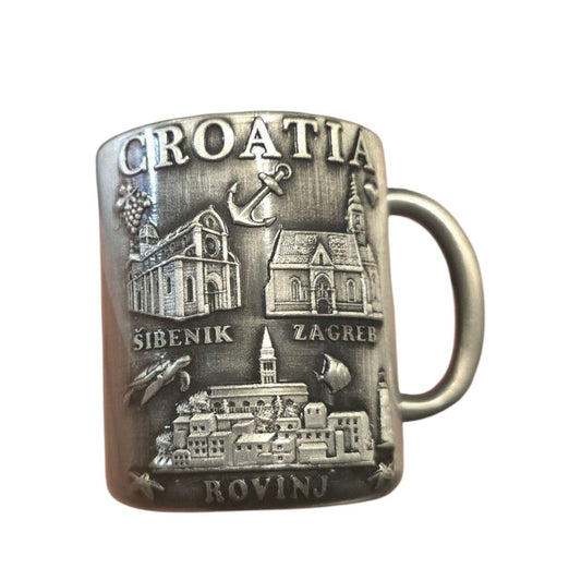 Metalna suvenir šalica Croatia – hrvatski gradovi