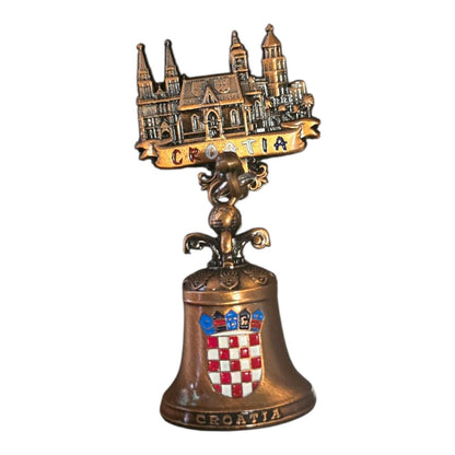 Metalni magnet zvonce Croatia s hrvatskim grbom – brončani suvenir