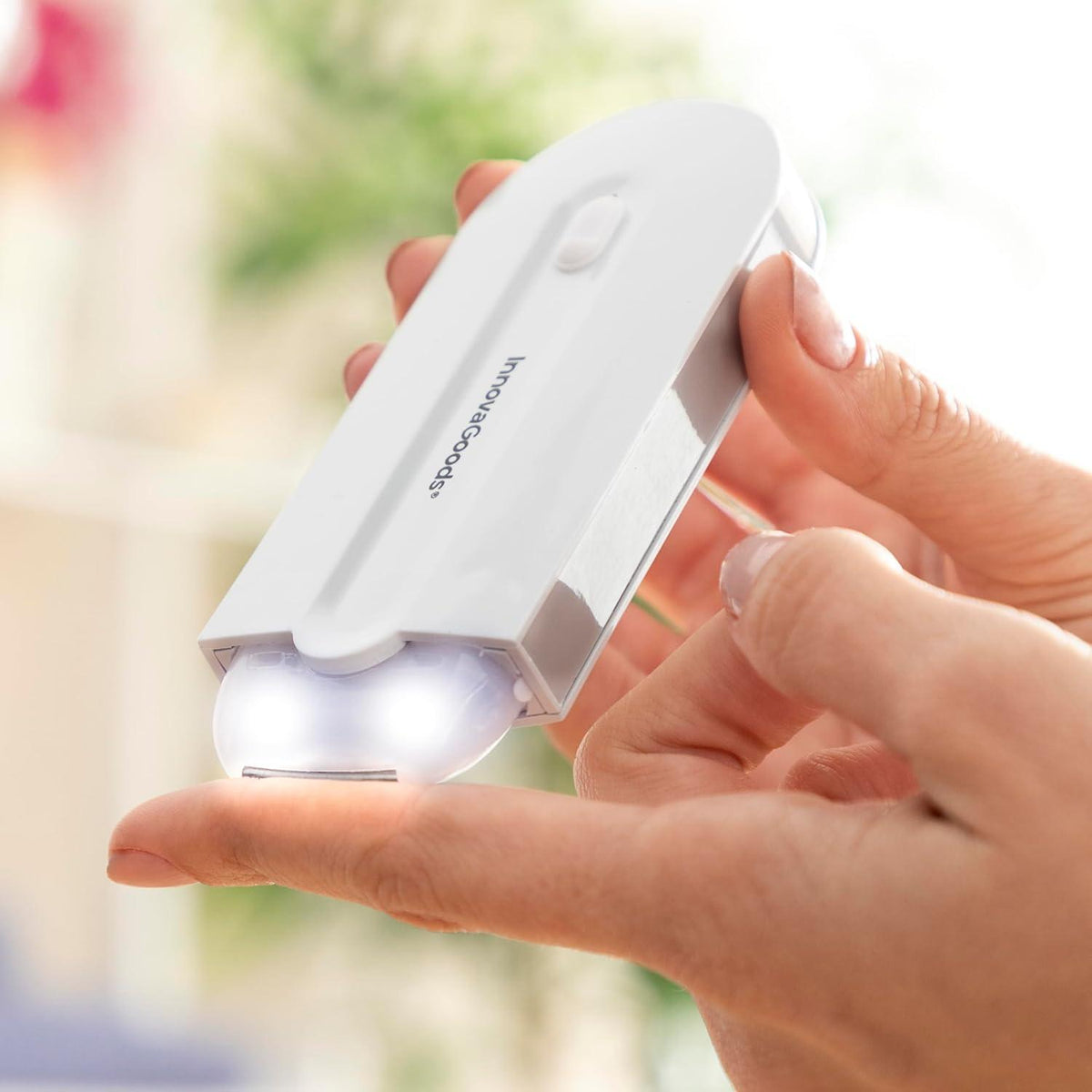 Mini brijač sa led svjetlom - Feniks-shop